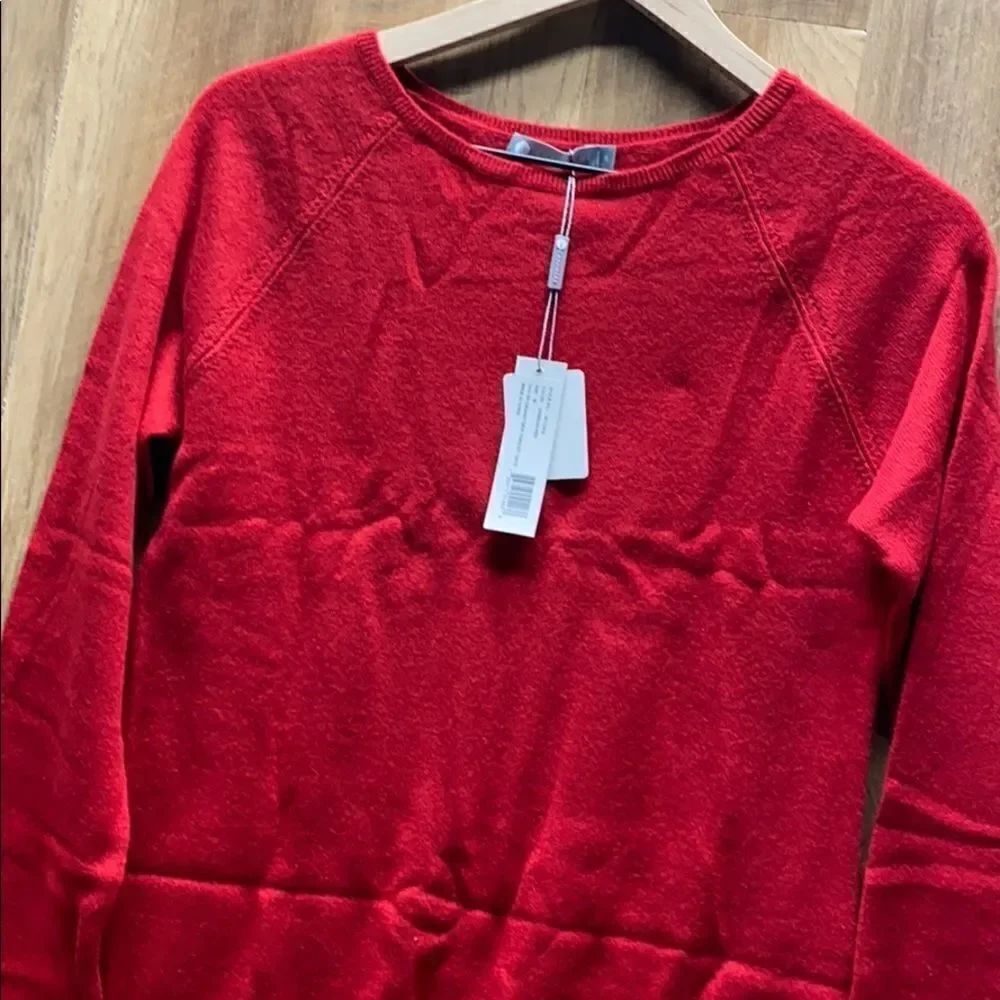 InCashmere Sweater - Picture 2 of 4